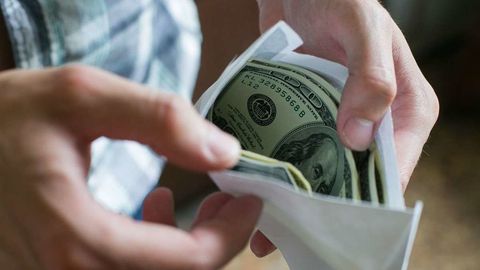 Tibbiyot birlashmasiga ishga kiritib qo‘yish uchun 300 dollar olgan shaxsga sud hukmi o‘qildi