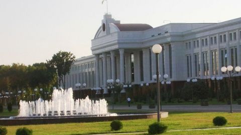 Сенатнинг ялпи мажлиси бошланди. Унда 23 та масала кўриб чиқилади