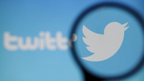 Twitter илк бор йилни фойда билан якунлади