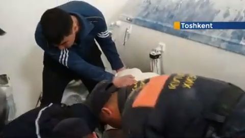 Тошкентдаги корхонада ишчини станок «ютиб юборди» (видео)