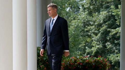 Obama va Klintonning sobiq maslahatchisi o‘z joniga qasd qildi