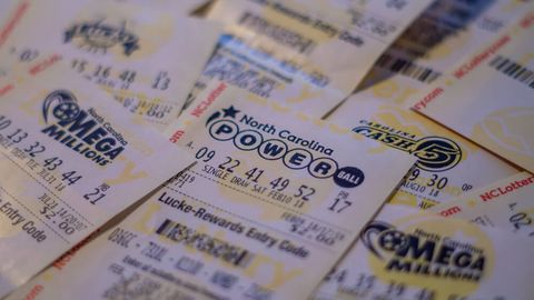 Nyu-Jersida lotereyaga 273 million dollar yutib olgan erkak pulini begona bilan bo‘lishadi