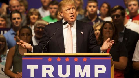 Tramp rafiqasini Oq Uy oldida unutib qoldirdi (video)