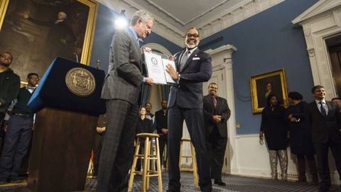 Dunyoda eng baland bo‘yli siyosatchi Ginnes rekordlar kitobiga kiritildi