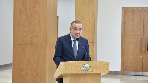 Жаҳонгир Ортиқхўжаев аёлларни 8 март билан табриклади (видео)
