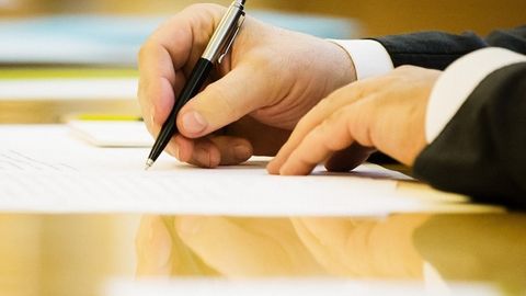 Шавкат Мирзиёев «Фуқароларнинг репродуктив саломатлигини сақлаш тўғрисида»ги қонунни имзолади