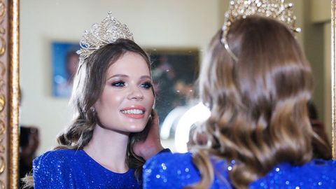 “Miss Moskva” unvonidan mahrum bo‘lgan qizning toji yangi g‘olibga topshirildi
