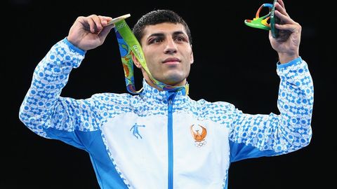 Шаҳобиддин Зоировнинг профессионал боксдаги дебют жанги санаси маълум бўлди
