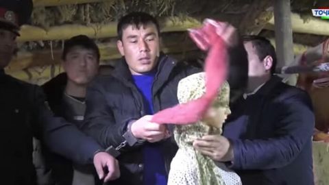 Tojikistonda aka o‘z singlisining qotiliga aylandi (video)