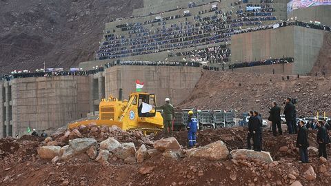 Тожикистон Роғун ГЭСи қуриб битказилиши учун Жаҳон банкидан ёрдам сўради