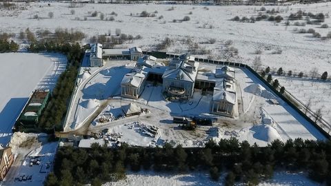 “Novaya gazeta” Dmitriy Medvedyev qo‘riqchisining Rublyovkada uyi borligini aniqladi
