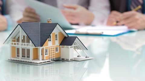 Shavkat Mirziyoyev ko‘chmas mulkka bo‘lgan huquqlarni davlat ro‘yxatidan o‘tkazish tizimini takomillashtirish to‘g‘risidagi qarorni imzoladi