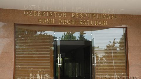 Бош прокуратура: Собиқ бош прокурор Рашиджон Қодировга нисбатан жисмоний ёки руҳий босим ўтказилмаган, унда ҳеч қандай тан жароҳатлари аниқланмаган