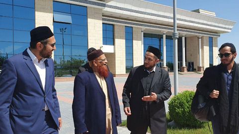 Shayx Muhammad Taqiy Usmoniy Termizdan Toshkentga yetib keldi