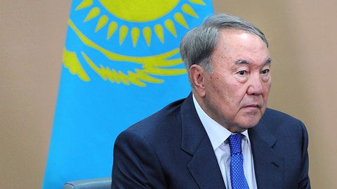 Nur Otan партияси йиғилишида Нурсултон Назарбоевнинг кўзига ёш келди (видео)