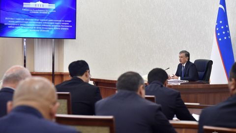 Shavkat Mirziyoyev: Xorijiy investorlarni “qo‘lidan yetaklab”, natijani ta’minlash kerak