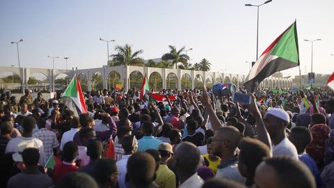 Судан мухолифати ҳарбийларни мамлакатда ҳокимиятни фуқаролик ҳукуматига топширишга чақирди