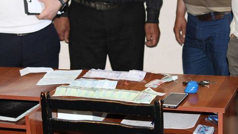 Самарқандда ЙПХ инспекторига пора таклиф қилган шахс қўлга олинди