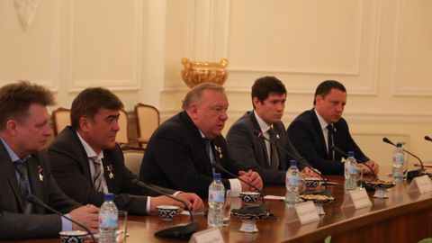 Олий Мажлиси Қонунчилик палатасида Россия қаҳрамонлари ассоциацияси аъзолари билан учрашув ўтказилди