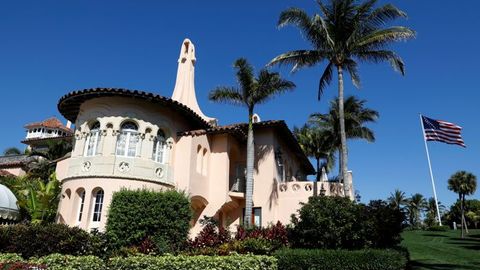 Tramp qarorgohiga noqonuniy yo‘l bilan kirgan xitoylik ayol yashirin kameralarni aniqlash qurilmasini saqlagani ma’lum bo‘ldi