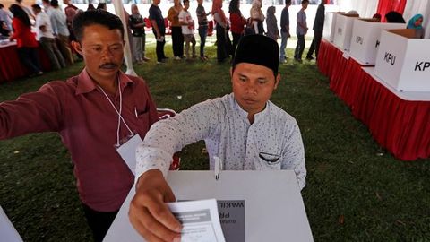 Indoneziyada saylov natijalarini hisoblashdan charchab vafot etganlar soni 272 taga yetdi