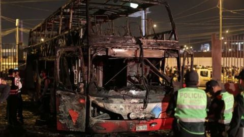 Peruda avtobus yonib ketishi oqibatida 20 dan ortiq kishi halok bo‘ldi
