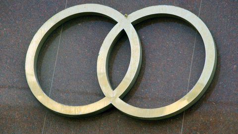 Хоразмда фуқаронинг фамилиясини ўзгартириб бериш учун пул талаб қилган ФҲДЁ ходимаси ушланди