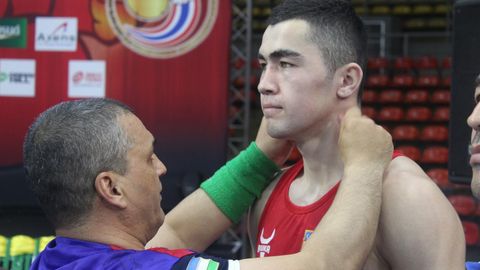Дилшод Рўзматов қозоғистонлик боксчига ютқазиб, Осиё чемпионатини медалсиз якунлади