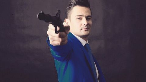 Xonanda Jasur Umirov o‘zi yoqtirgan qizni unga erga berishmayotgani uchun o‘z tanishiga tahdid qildi va 15 sutkaga qamaldi