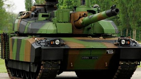Fransiya Rossiya chegarasiga tank va harbiylarni yuboradi