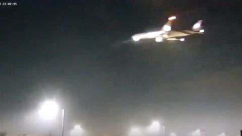 Nepalda Everest yaqinidagi aeroportda samolyot halokatga uchradi, qurbonlar bor