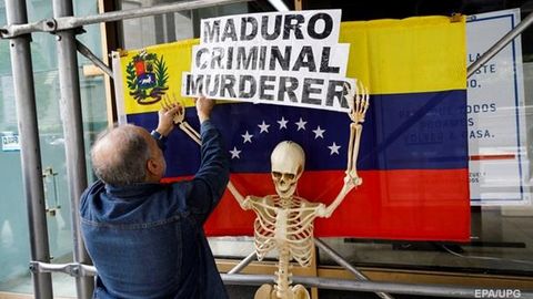 АҚШ расмийлари Венесуэла президенти мамлакатни тарк этиши лозимлигини билдирмоқда