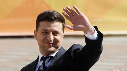 Владимир Зеленский Вазирлар Маҳкамасига истеъфога чиқишни таклиф қилди