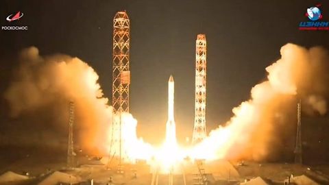 Rossiya eng kuchli sun’iy yo‘ldosh aloqa tizimiga ega “Proton” raketasini uchirdi (video)