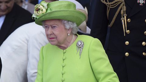 Елизавета II йилига 30 минг фунт маош эвазига SMM-мутахассис қидирмоқда