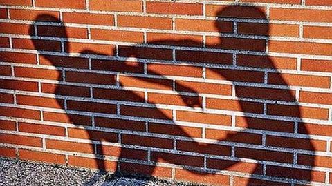 Toshkentda ikki maktabdoshining janjalini videoga olib, internetga tarqatgan o‘quvchining ota-onasi jarimaga tortildi