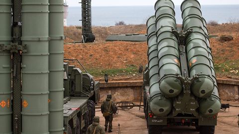 Bloomberg Rossiya Eronga C-400 kompleksini sotishdan bosh tortganini ma’lum qildi