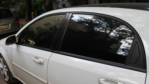 Toshkentda “tonirovka”ga ruxsat olish uchun topshirilgan avtomashina hujjatlari qalbaki bo‘lib chiqdi