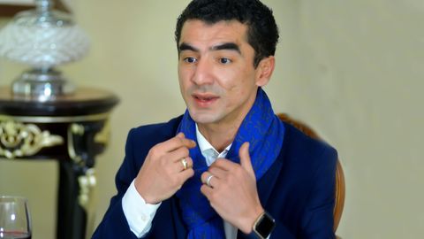 Xonanda Jahongir Otajonovga qilgan “nojoiz munosabati” tufayli Abdulla Qurbonovning litsenziyasi tugatildi