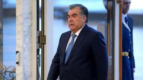 Emomali Rahmon Tojikiston moliya, soliq va bojxona xizmati xodimlarini “elakdan o‘tkazish”ga ko‘rsatma berdi