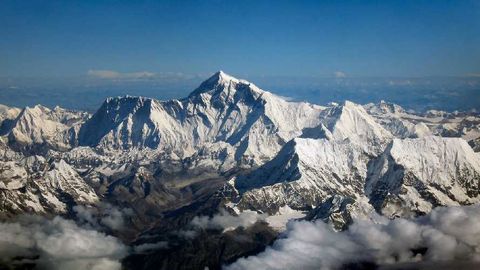 Everestda may oyida kamida olti alpinist halok bo‘ldi
