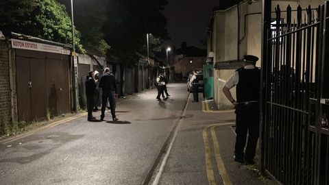 Лондондаги масжидда отишма содир бўлди