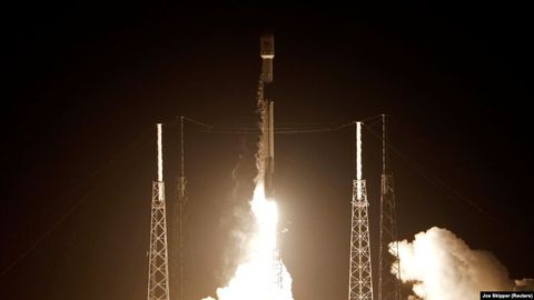 SpaceX global internet uchun orbitaga 60 ta sun’iy yo‘ldosh chiqardi