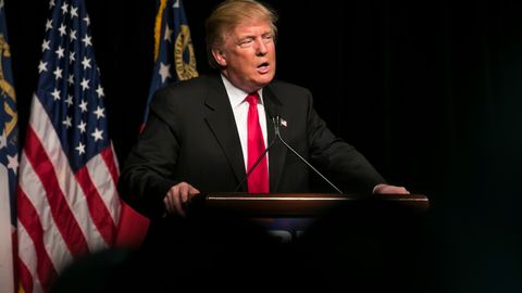 Дональд Трамп полиция ходимларини ўлдирган барча жиноятчиларни қатл қилишни таклиф этди