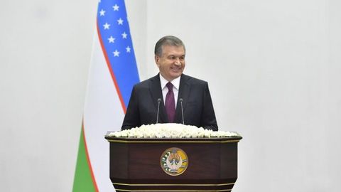 Шавкат Мирзиёев: «Мактаб ўқитувчисининг маошини 1000 долларга етказмоқчимиз»