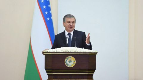 Шавкат Мирзиёев: Фарғона вилояти инвестиция олиб келиш, саноат ва тадбиркорликни ривожлантириш бўйича бир йил фавқулодда ҳолатда ишлайди