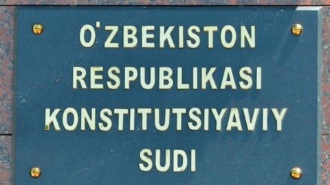 Фуқаролар ва юридик шахслар Конституциявий судга масала киритиш ҳуқуқига эга бўлиши мумкин