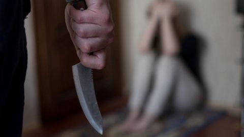 Янгийўлда ота маст ҳолатда ўз қизини пичоқлади