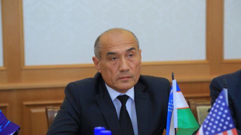 “O‘zbek bunday demaydi”. O‘zbek tili va adabiyoti universiteti rektori til atrofidagi bahslarga munosabat bildirdi
