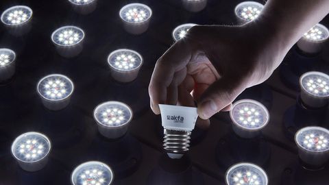 Akfa Lighting компанияси автомобиль чироқларини ишлаб чиқараётганини рад этди. Аммо биринчи манба ўз хабарига ҳалигача раддия бермади